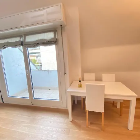 Vetra - Luminoso Attico Con Balcone Apartment